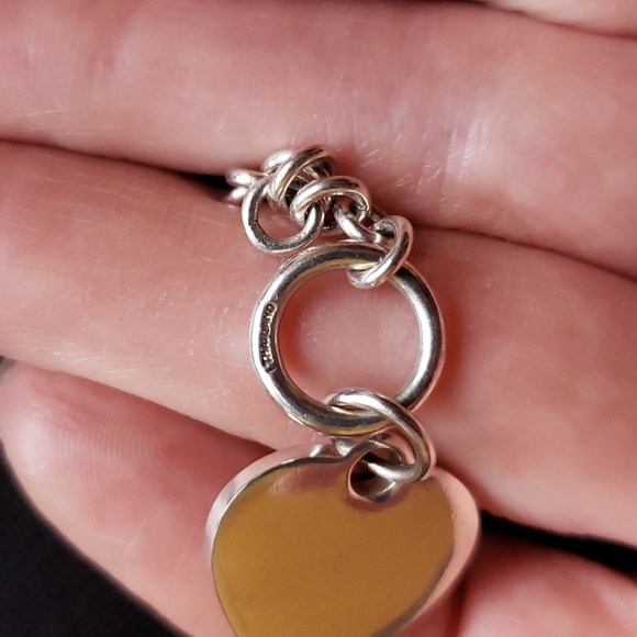 GUC Sterling Silver Heart Toggle Bracelet - Picture 5 of 6